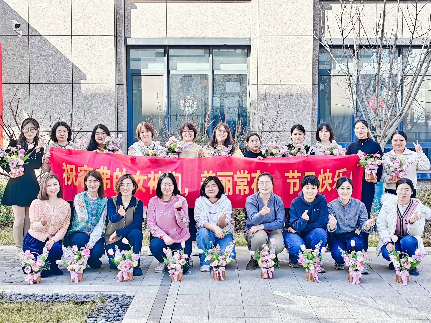 1710296858730980.jpg 三八節(jié)合照1.jpg